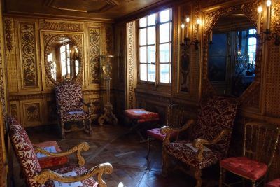 Un salon del club de los hachisinos en Paris