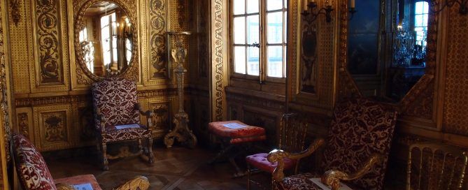 Un salon del club de los hachisinos en Paris